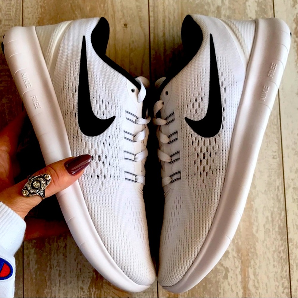 White Nike size 7 women’s